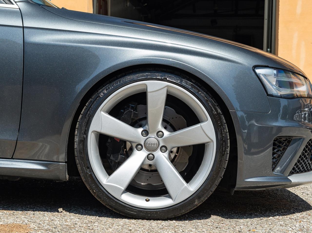 Audi A4 RS 4 Avant 4.2 V8 FSI quattro S tronic