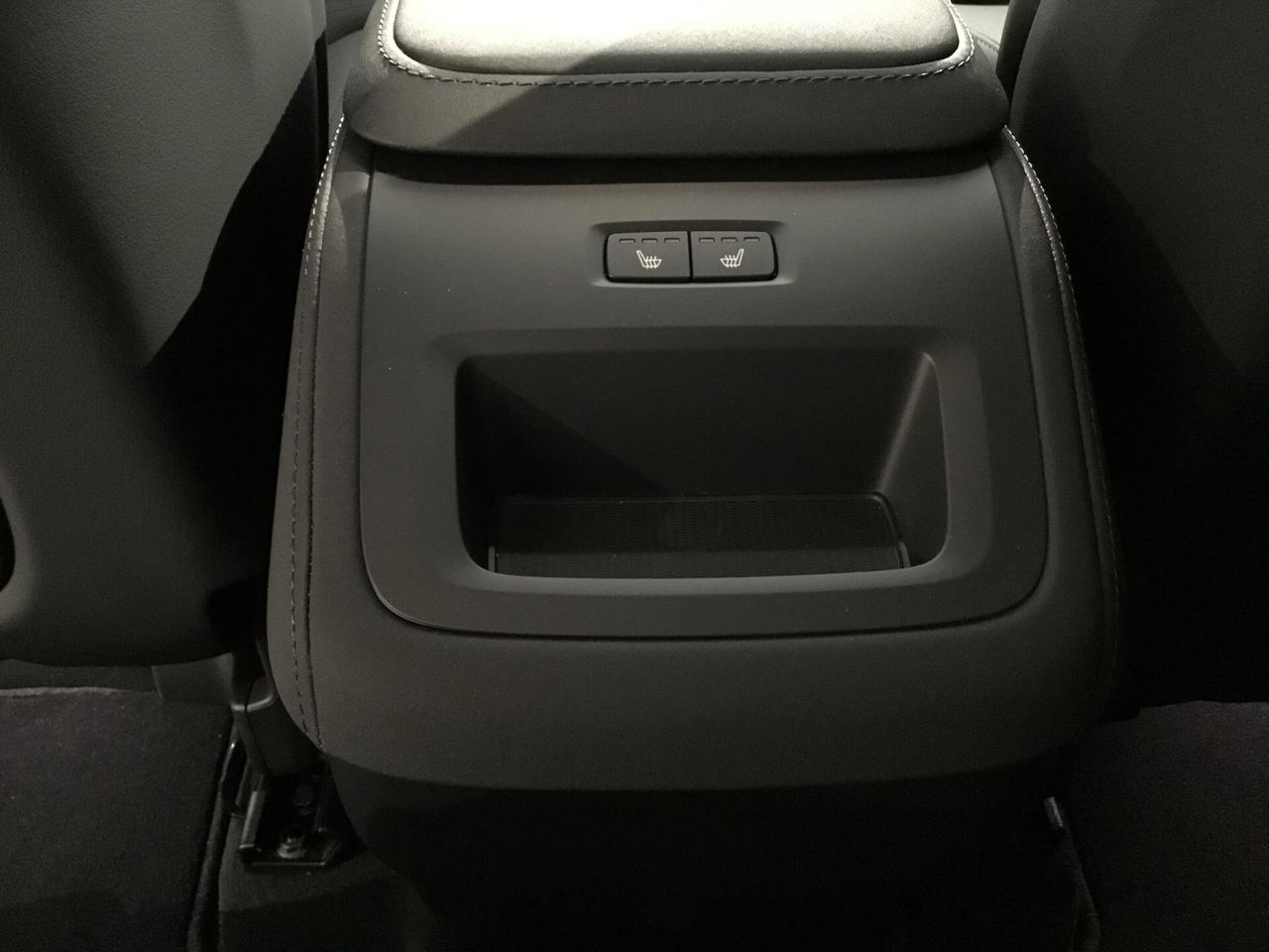 Volvo XC 90 T8 AWD automatico 7 posti PLUS DARK