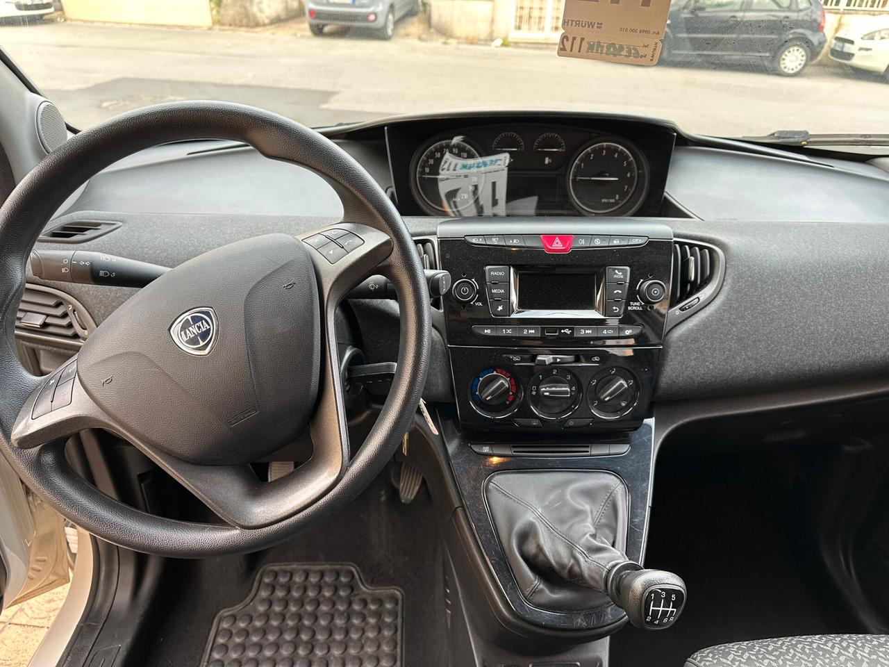 Lancia Ypsilon 1.0 FireFly 5 porte S&S Hybrid Ecochic Gold
