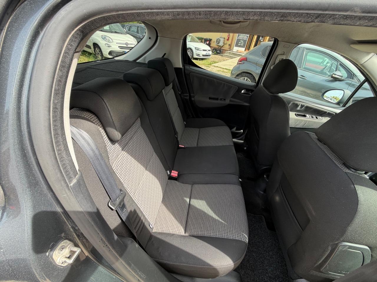 Peugeot 207 1.6 8V HDi 93CV 5p. Allure 2011