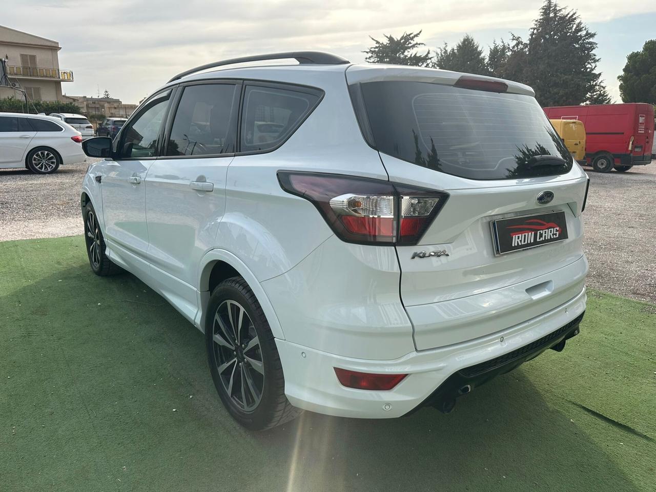Ford Kuga 1.5 TDCI 120 CV S&S 2WD ST-Line