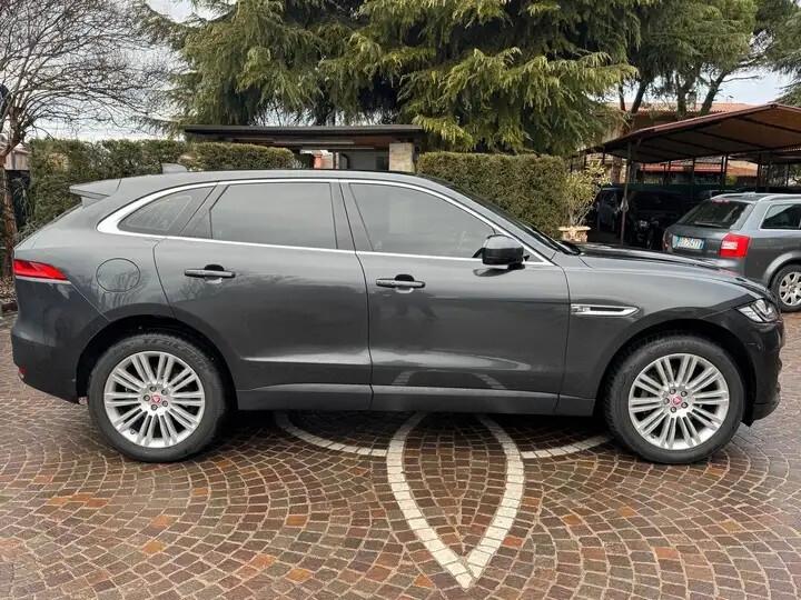 Jaguar F-Pace 2.0 D 180 CV Portfolio