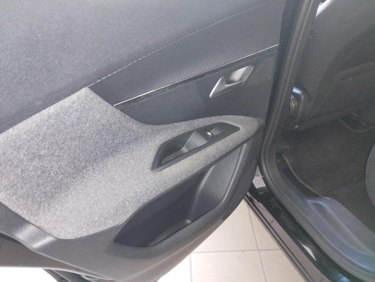 Peugeot 3008 BlueHDi 130 S&S Business