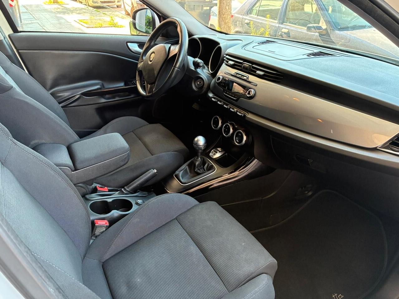 AlfaRomeoGiulietta 1.6mjet105CV tagliandata perfetta-11