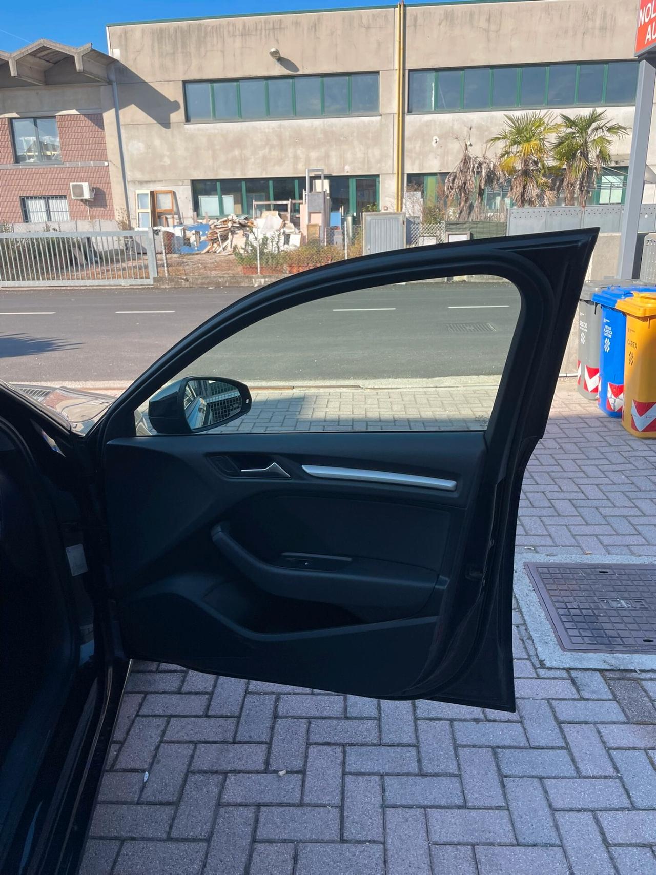 Audi A3 1.6 TDI 116 CV S tronic Sport ok neopatentati