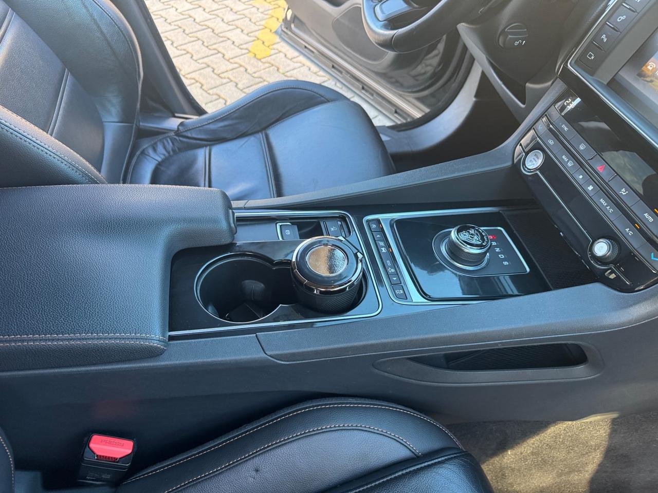 Jaguar F-Pace 2.0 D 180 CV 4x4 Euro 6b