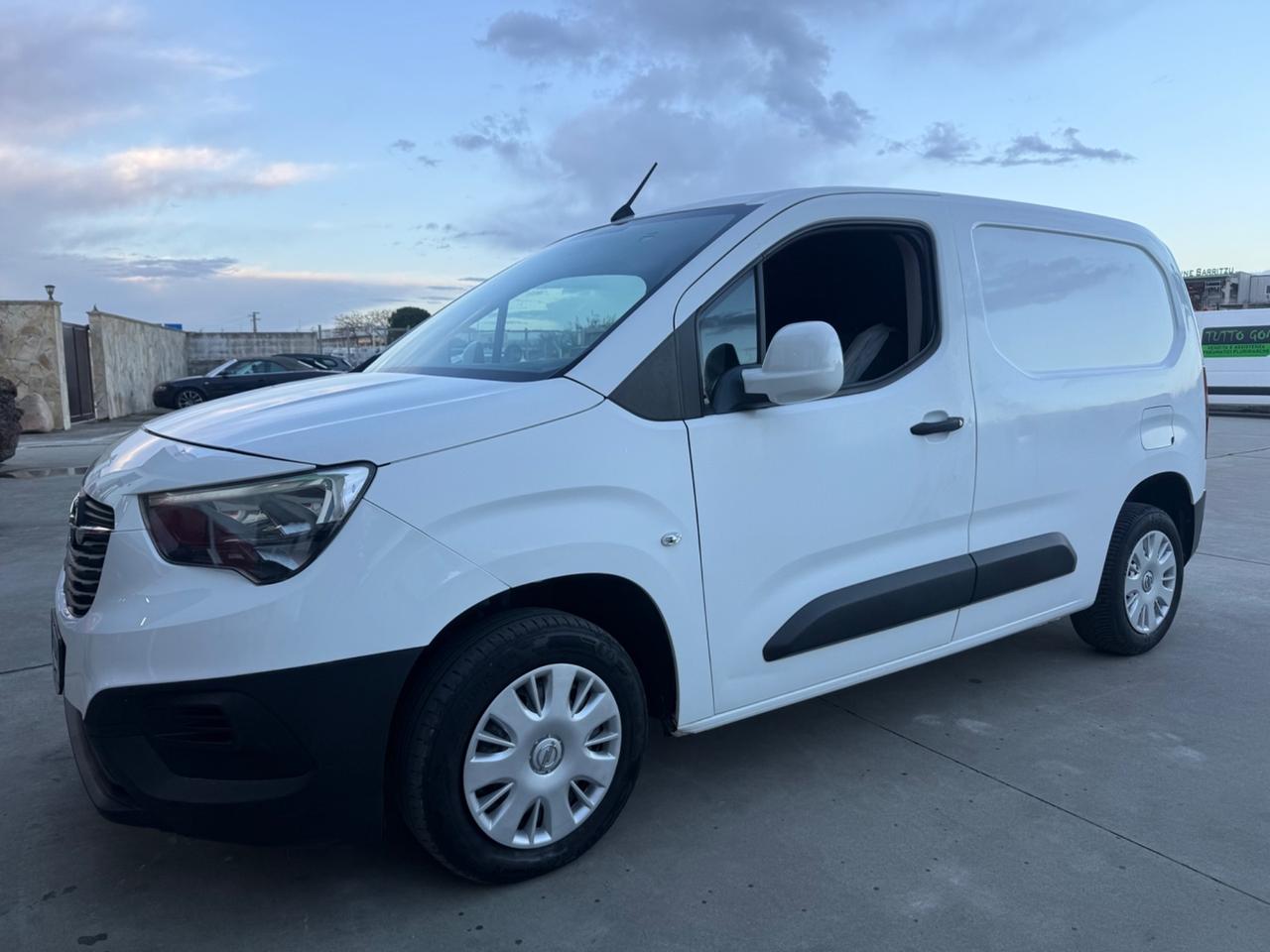 Opel Combo 3 posti 1.5 Diesel aziendale fatturabile