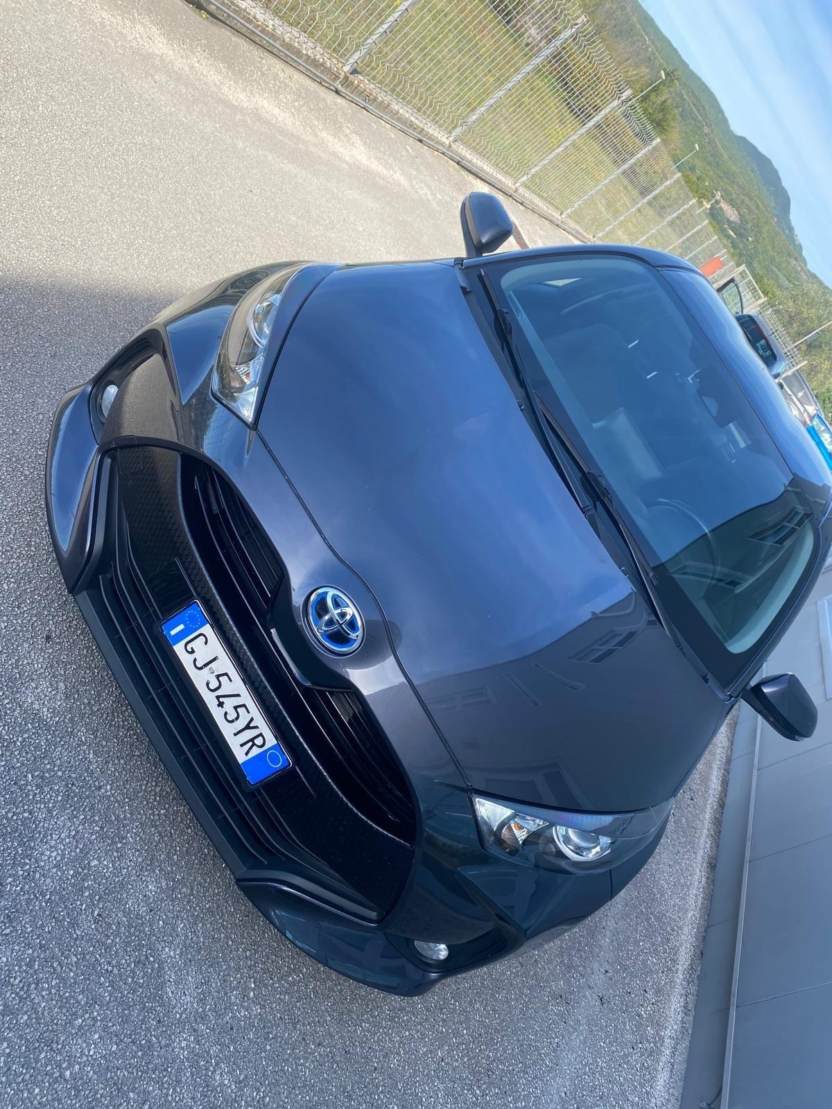Toyota Yaris 1.5 Hybrid 5 porte Business
