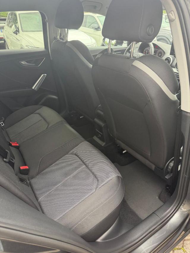 AUDI Q2 35 TFSI S tronic Identity Black