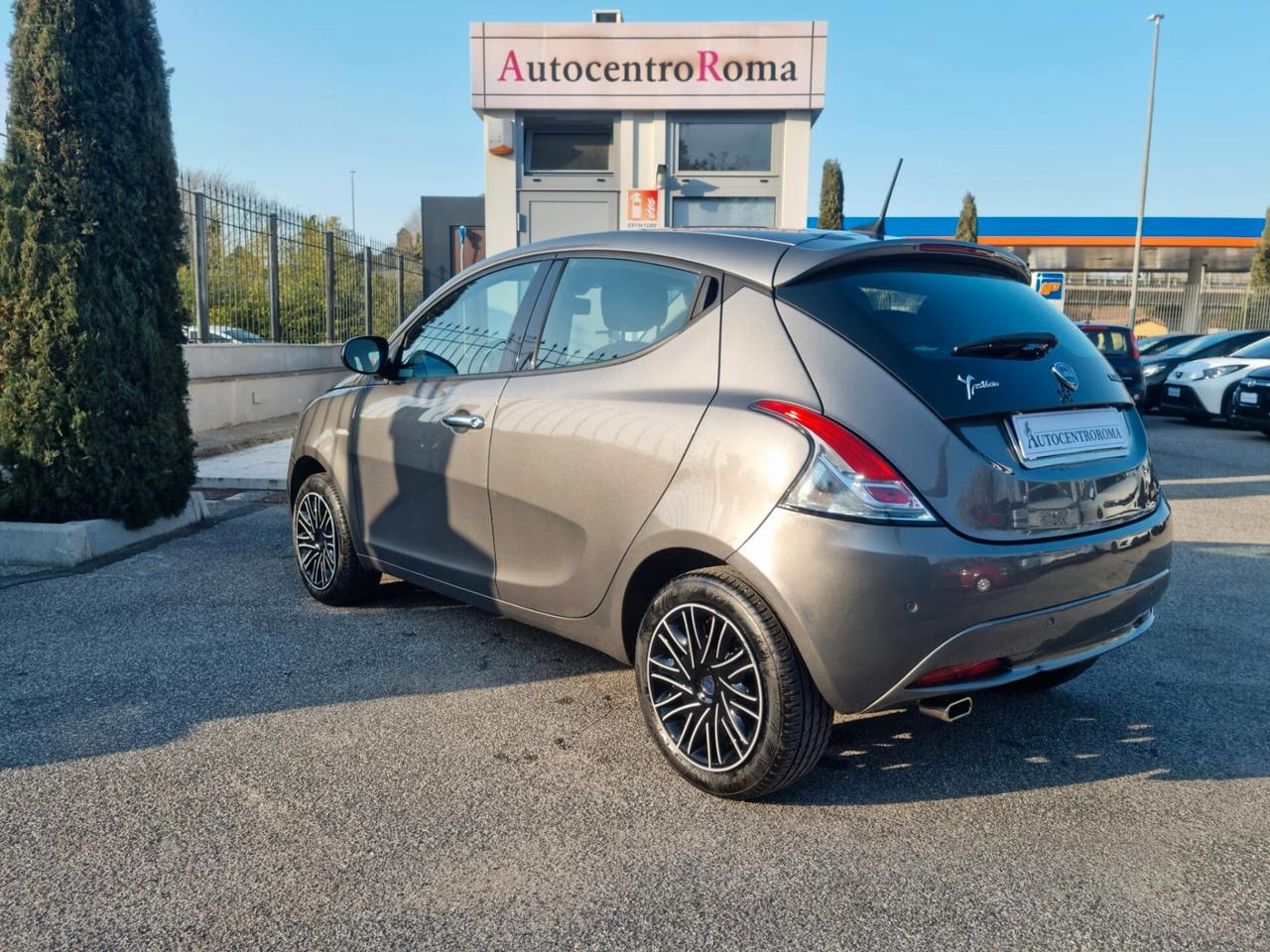 Lancia Ypsilon 1.0 FireFly Hybrid