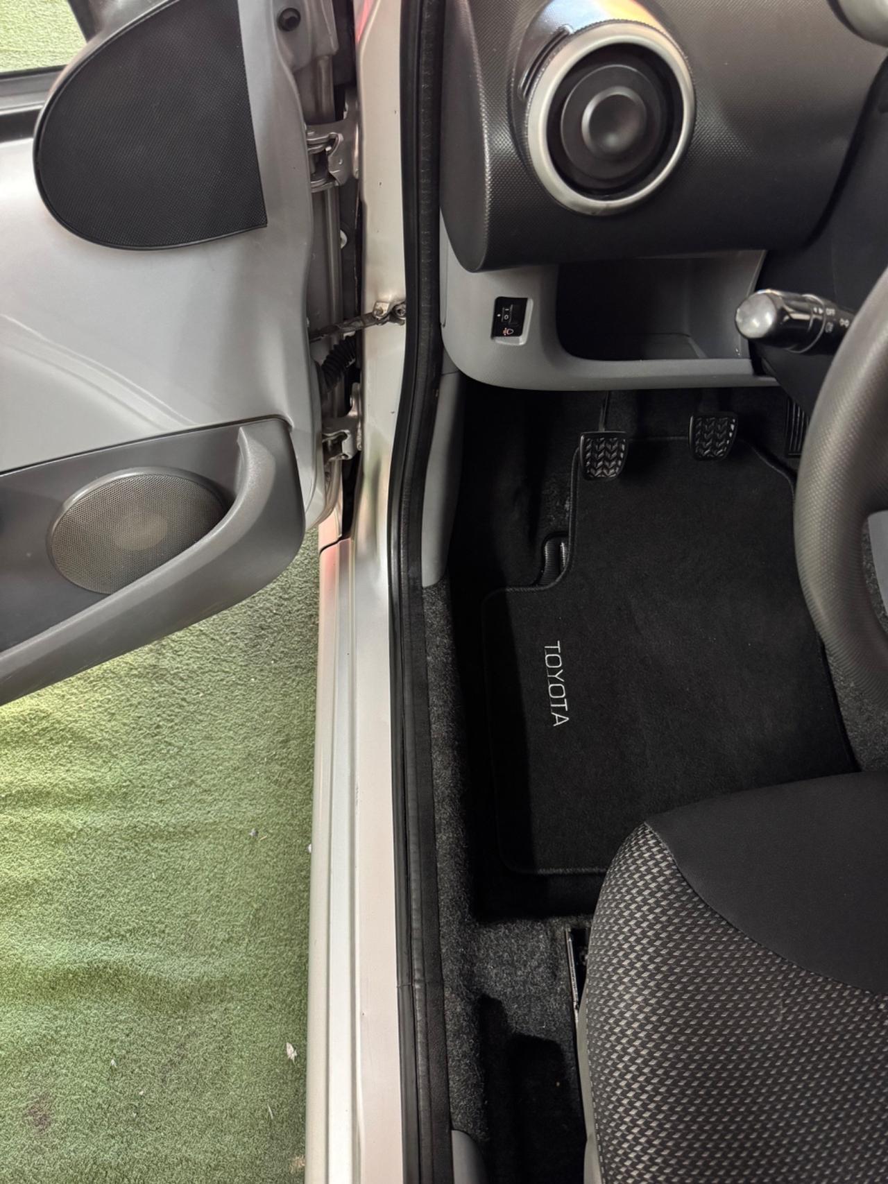 Toyota Aygo 1.0 12V VVT-i 5 porte Sol