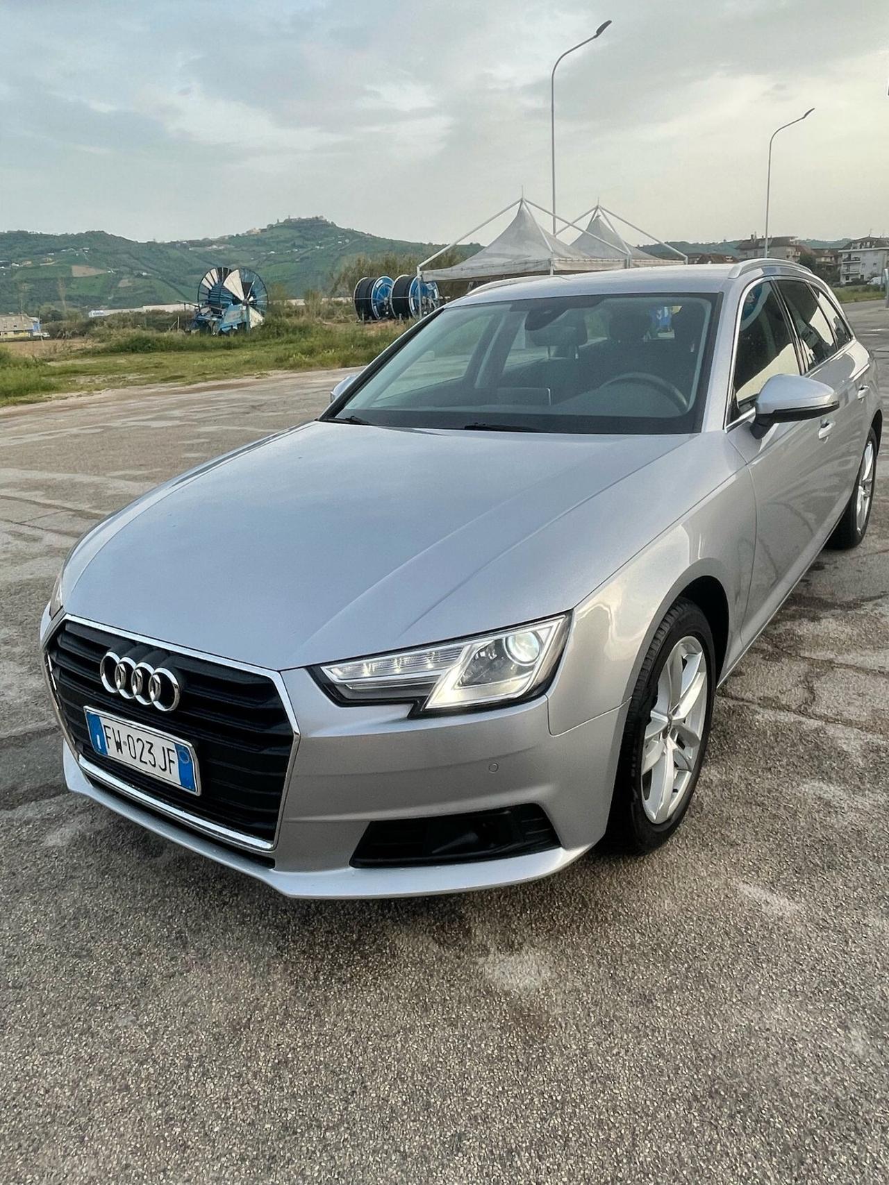 Audi A4 Avant 35 TDI 2.0 150 cv S-tronic S-line edition. Full optional