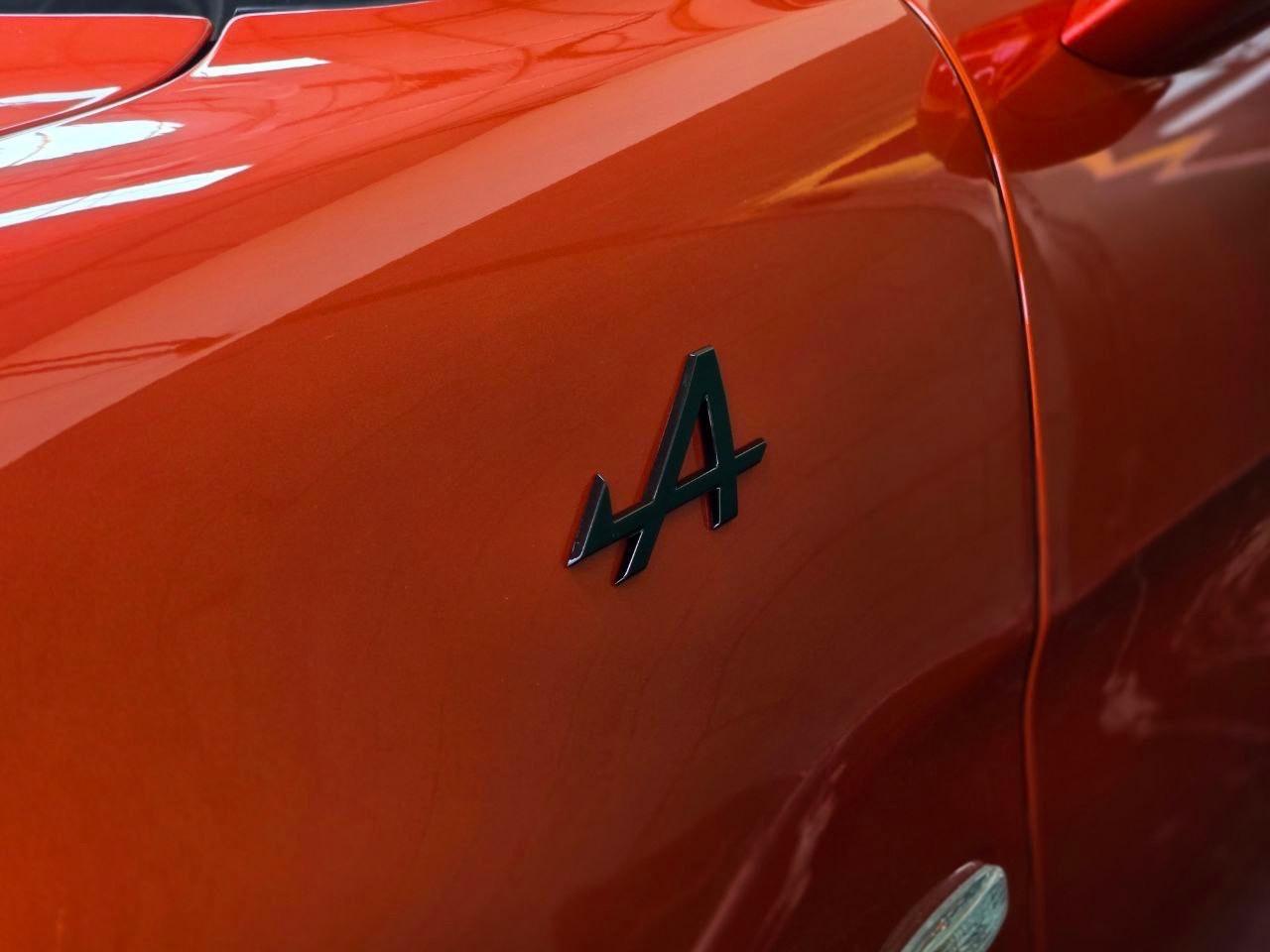 Alpine A110 S Orange, Carbonio