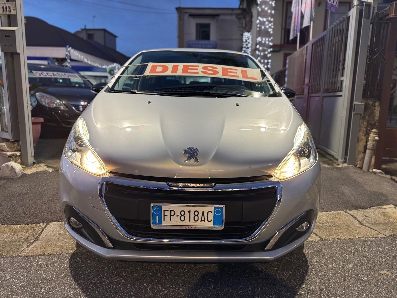 Peugeot 208 BlueHDi 75 5 porte Black Line
