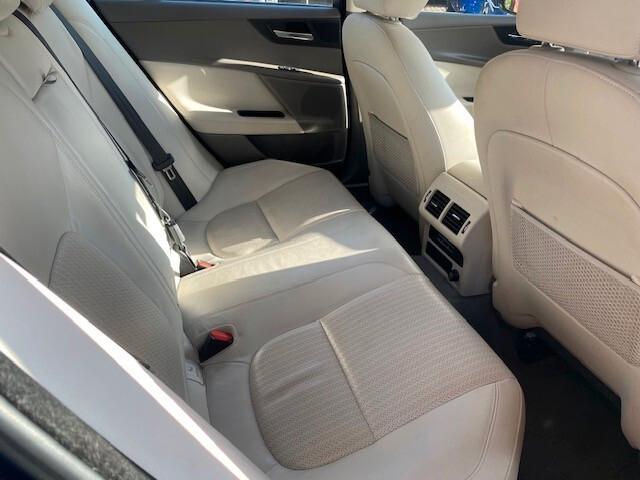 Jaguar XE 2.0 D Turbo Prestige