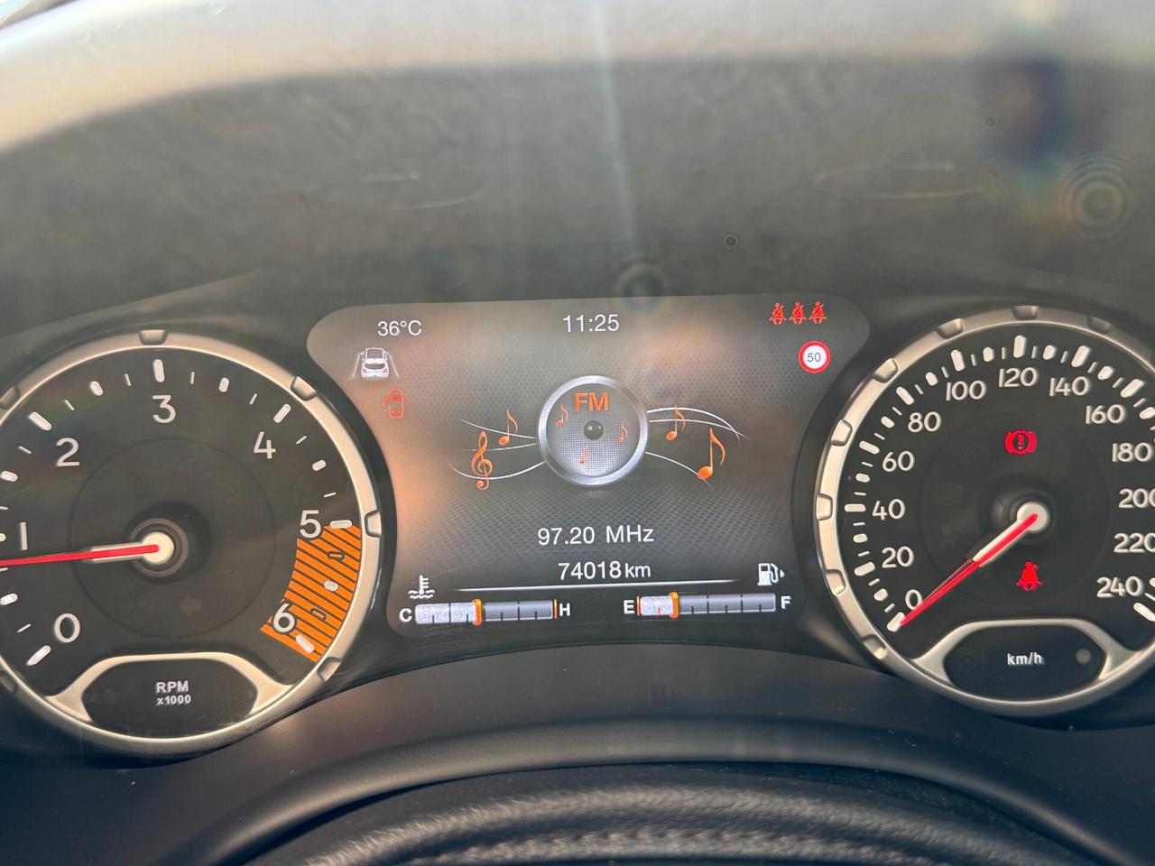 Jeep Renegade 1.6 Mjt 120 CV Limited + Fari