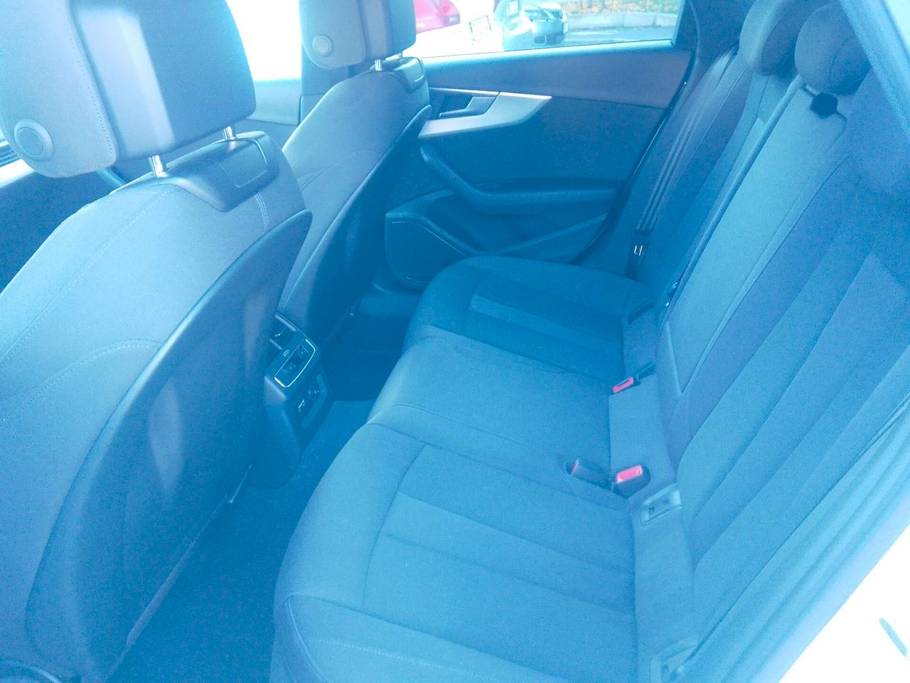 Audi A4 Avant 30 TDI S tronic line edition