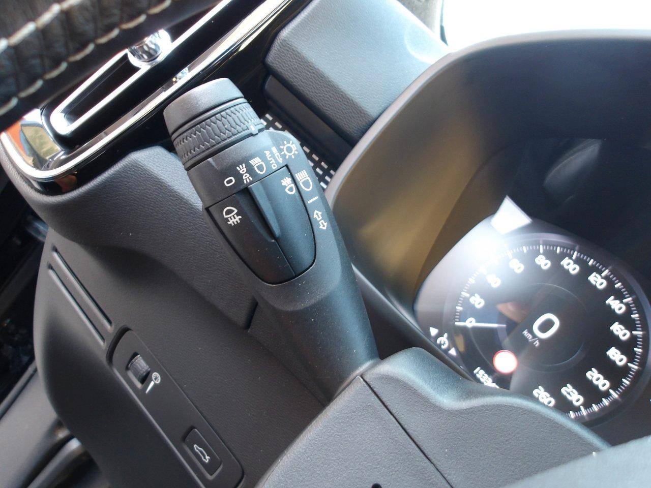 Volvo XC40 2.0 d3 R-design awd