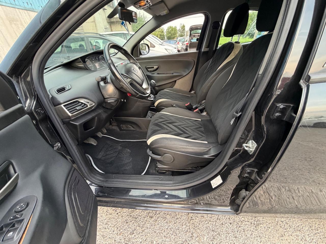 Lancia Ypsilon 1.2 69 CV 5 porte Mya