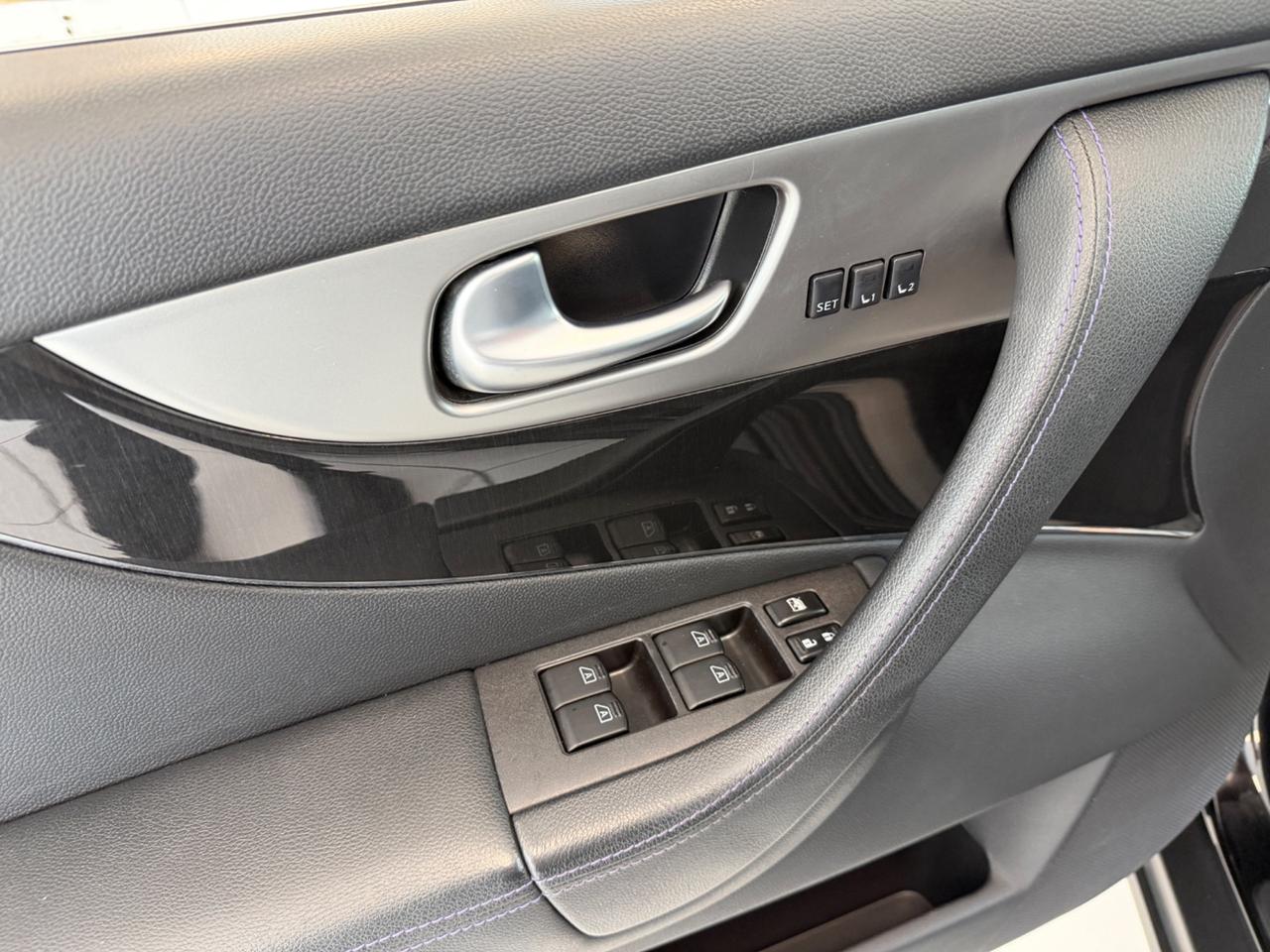 Infiniti QX70 3.0 diesel V6 AT S Premium