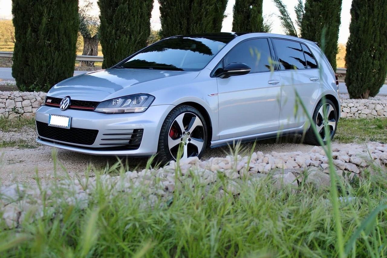 Volkswagen Golf GTI Golf GTI 2.0 TSI DSG 5p. BlueMotion Technology