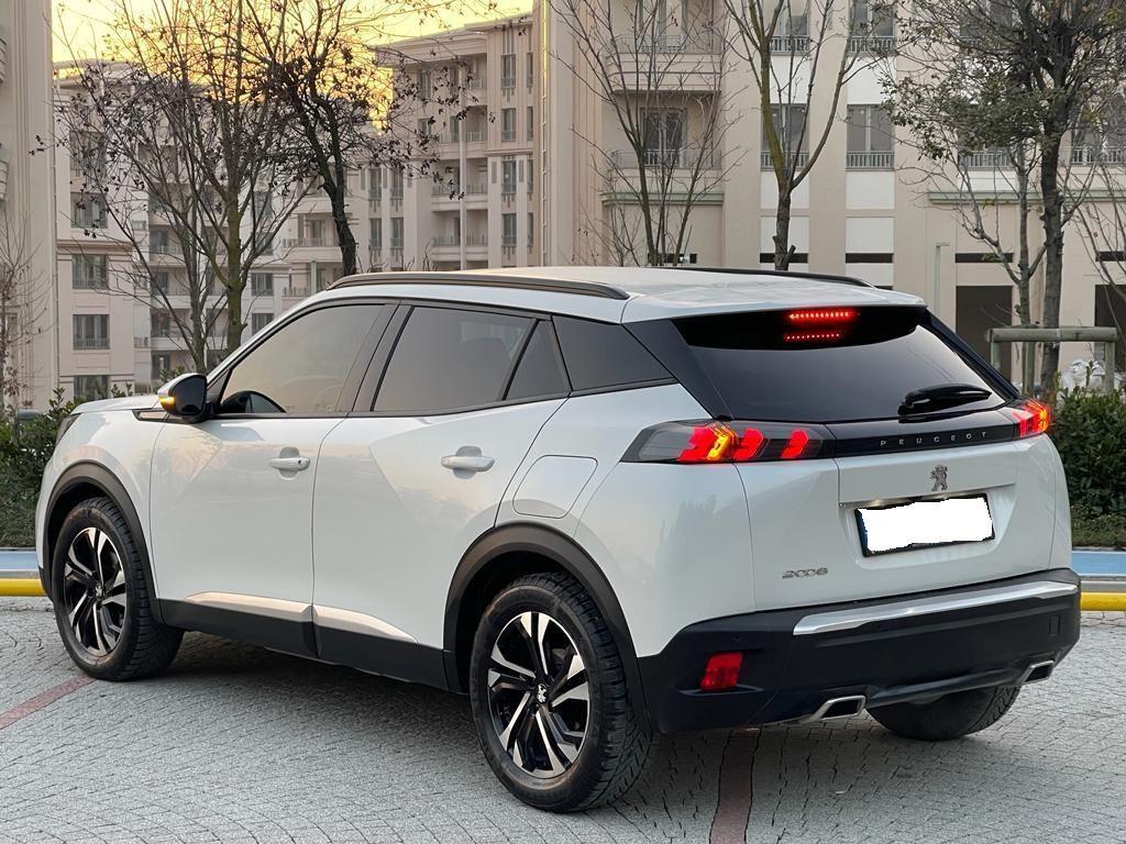 Peugeot 2008 Hybrid 145 e-DCS6 GT