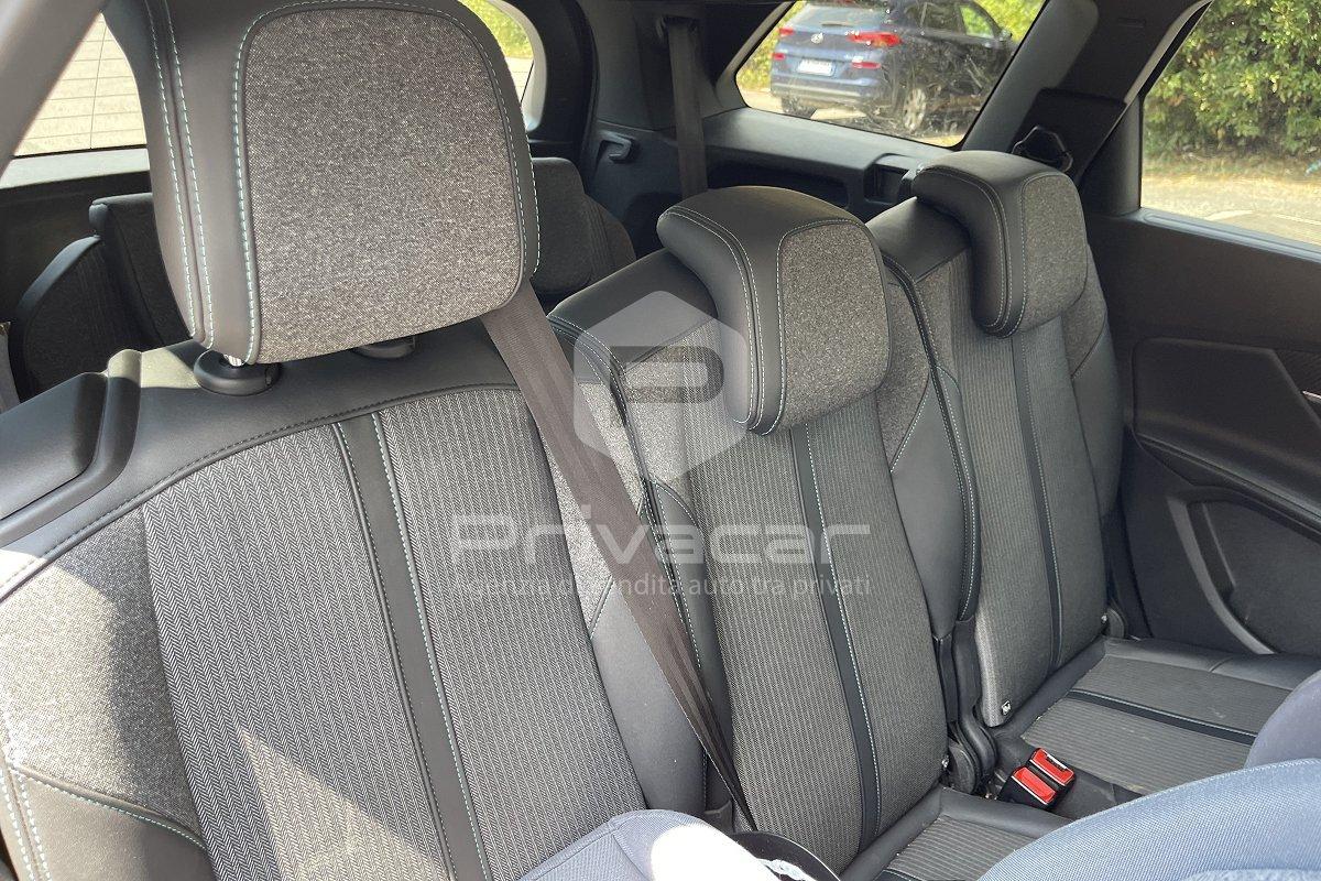 PEUGEOT 5008 BlueHDi 130 S&S Allure