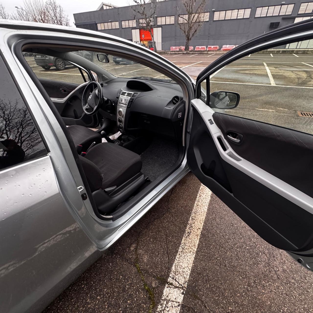 Toyota Yaris 1.0 3 porte Sol