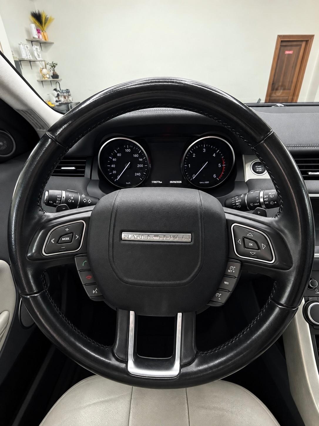 Land Rover Range Evoque 2.0 TD4 180 CV 5p. White e Black Edition