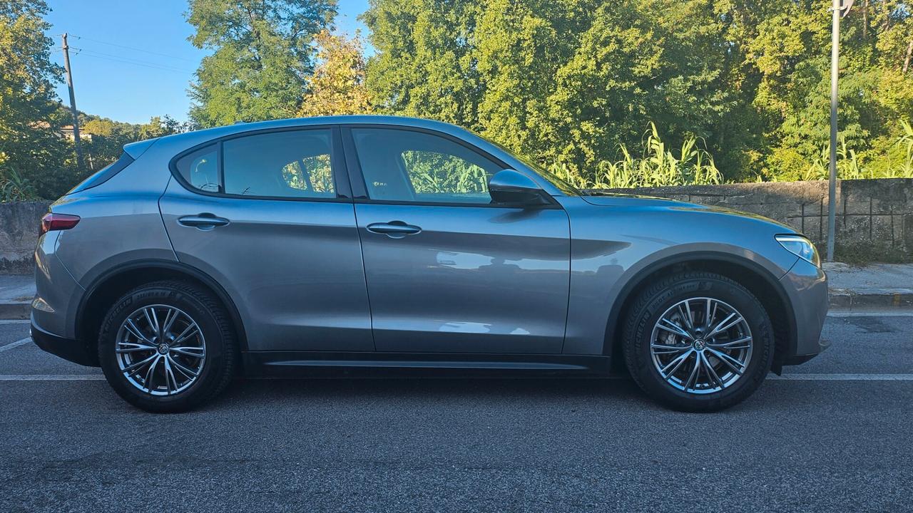 Alfa Romeo Stelvio 2.2 Turbodiesel 160 CV AT8 RWD