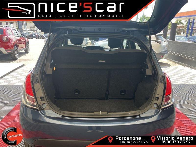 Lancia Ypsilon 1.0 FireFly 5 porte S&S Hybrid Ecochic Silver