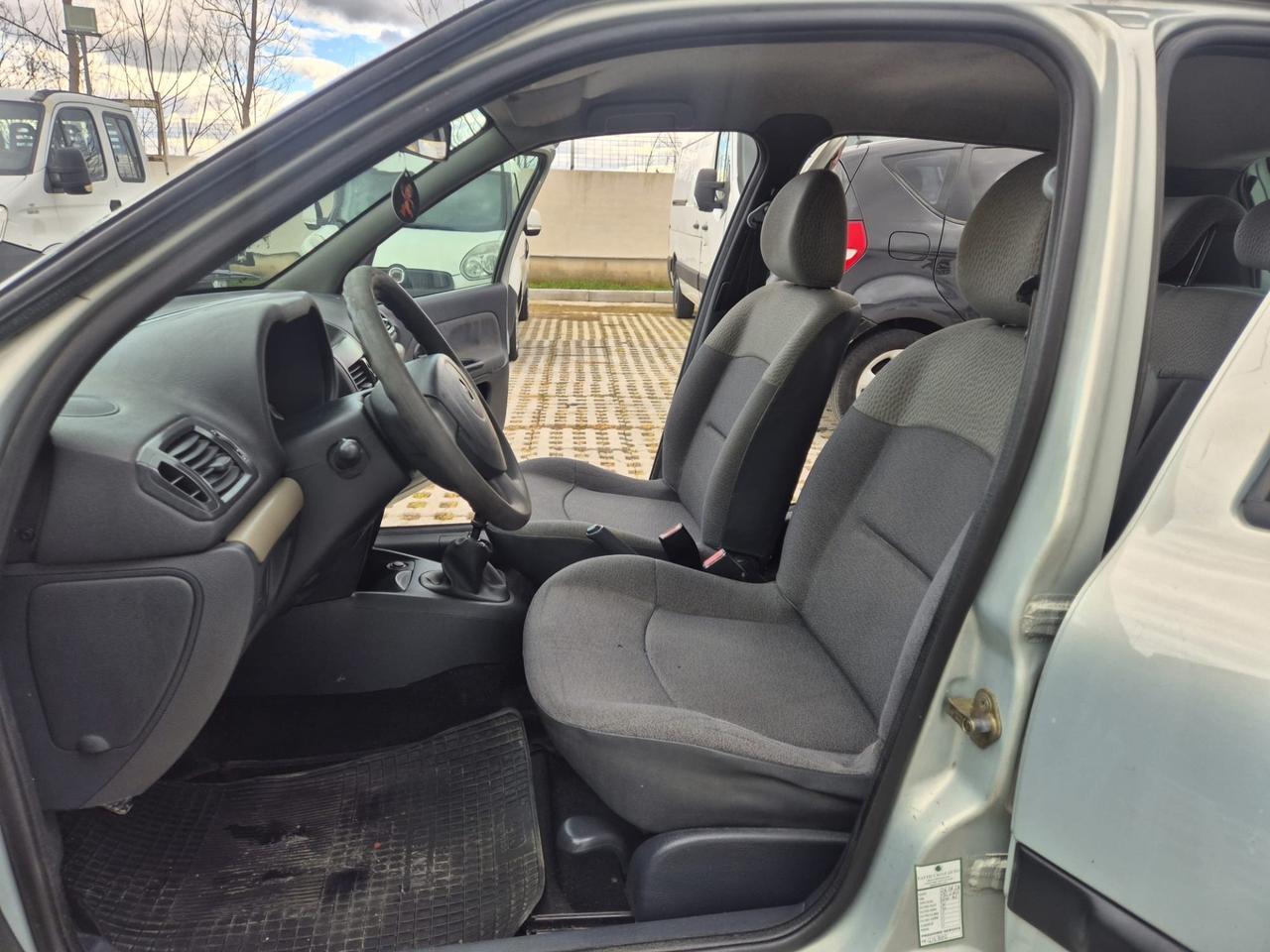 Renault Clio 1.2 cat 5 porte Confort Authentique