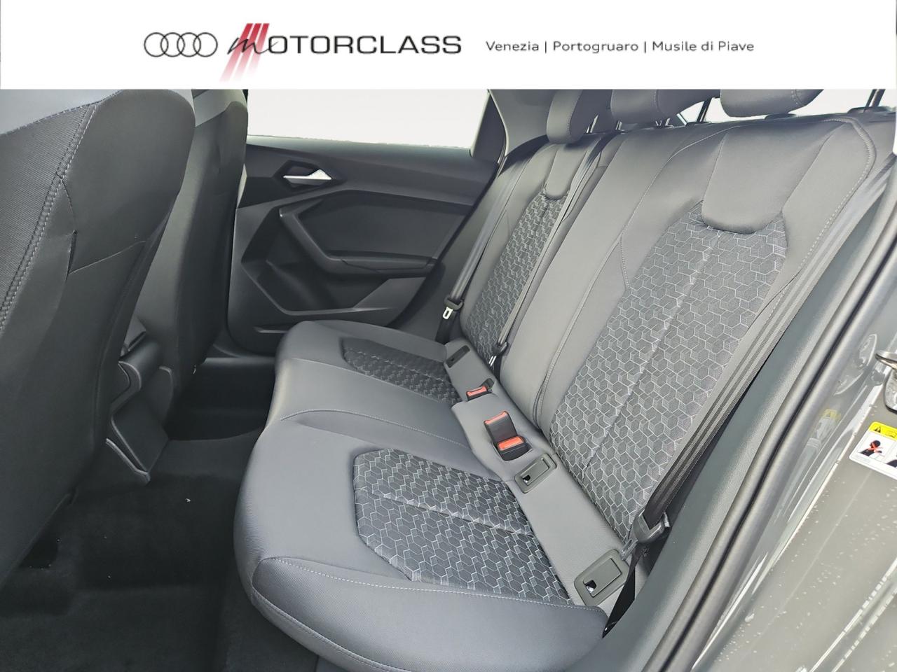 Audi A1 sportback 30 1.0 tfsi 116cv identity black s tronic