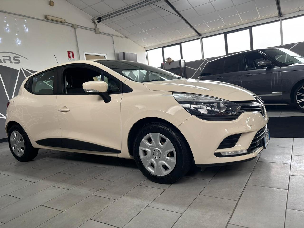 Renault Clio 1.2 75CV 5 porte Zen NEOPATENTATI