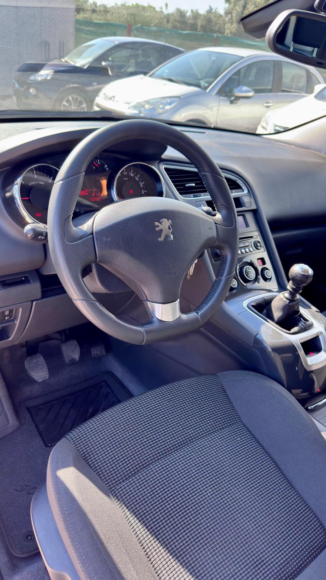Peugeot 5008 1.6 HDi 115CV Allure