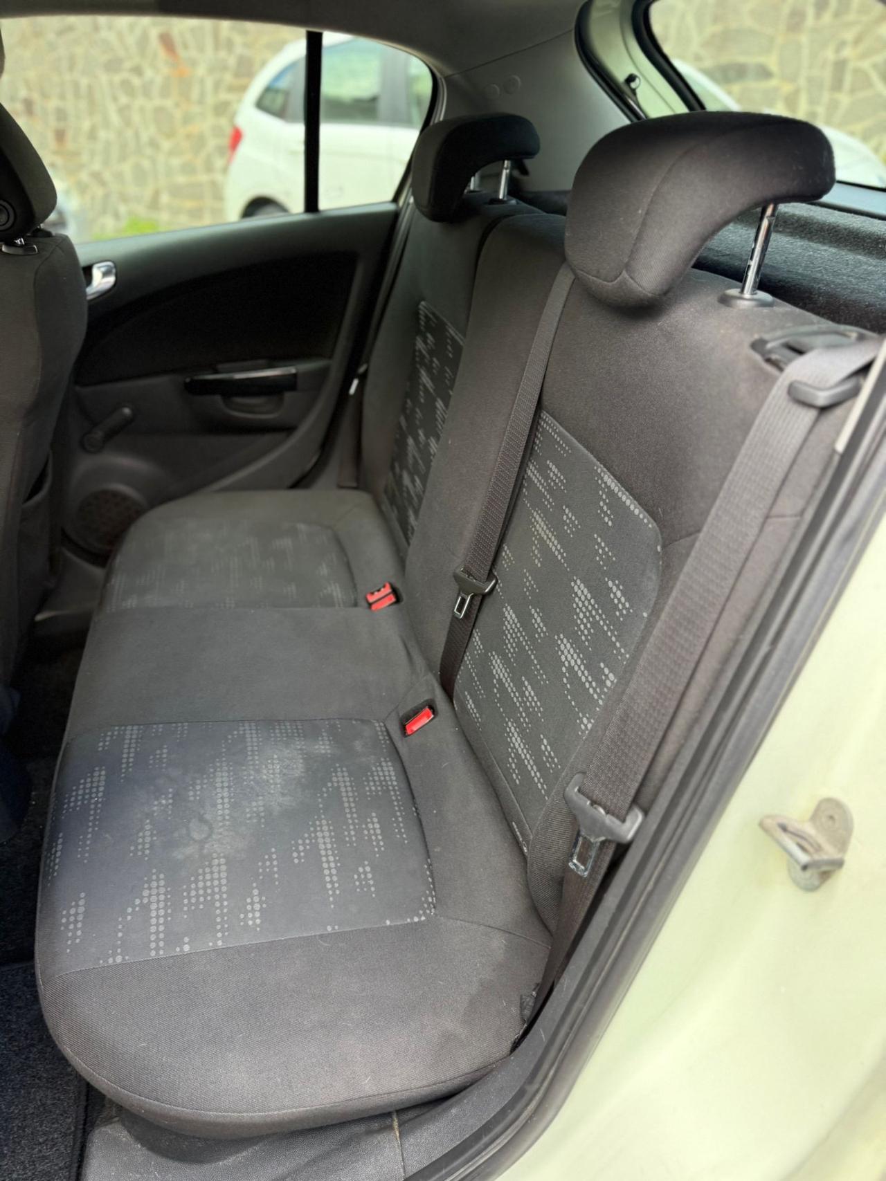 Opel Corsa 1.2 5 porte anno 2013