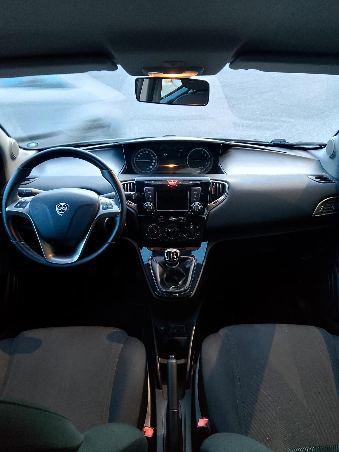 Lancia Ypsilon 1.2 69 CV 5 porte Gold