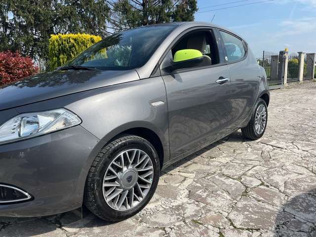 Lancia Ypsilon 1.2 69 CV 5 porte GPL Ecochic Silver Neopatentati