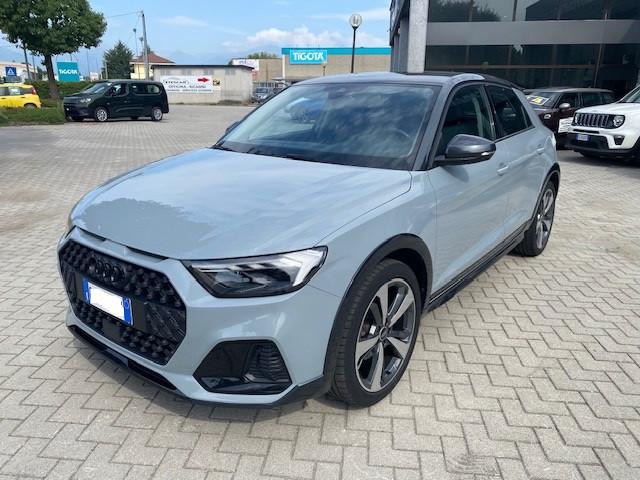 Audi A1 Citycarver 1.0 Identity Contrast 110cv s-tronic Occasione!