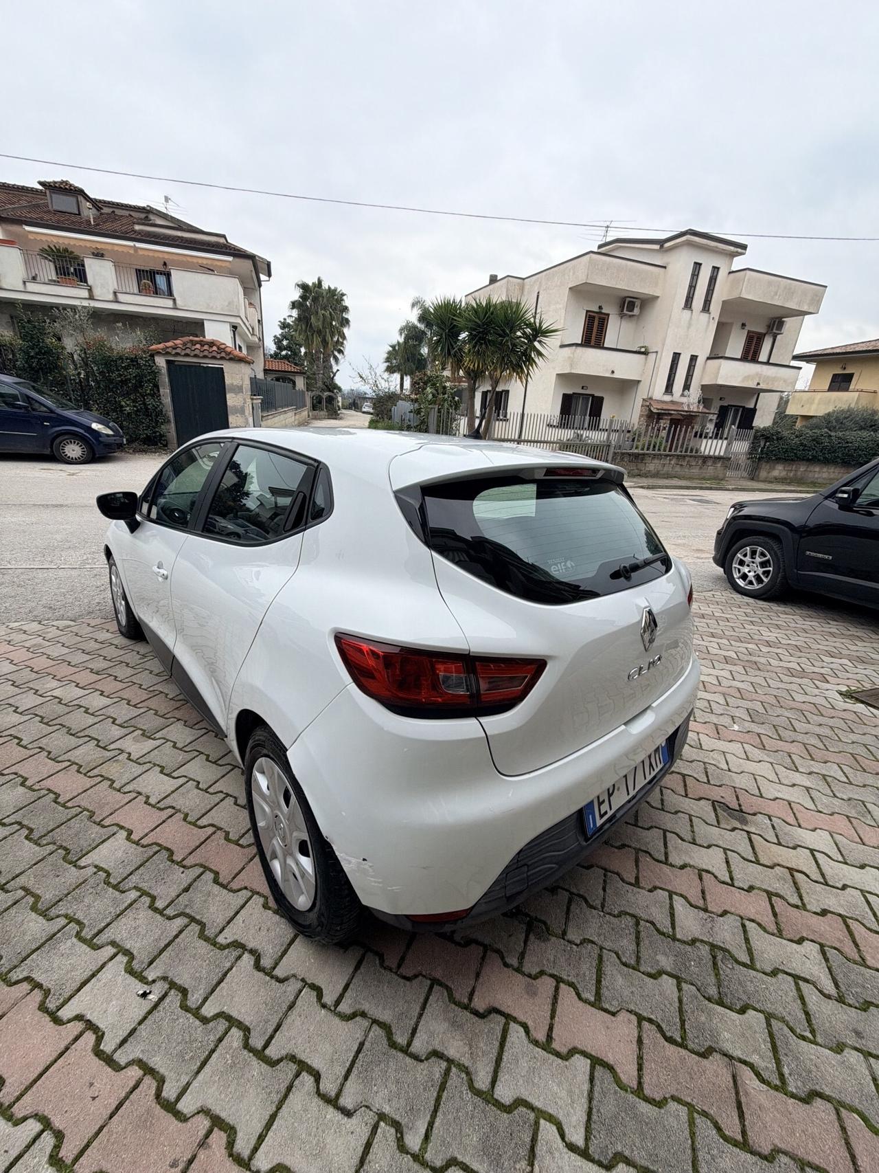 RENAULT CLIO 1.2 BENZ 5P NEOPATENTATI