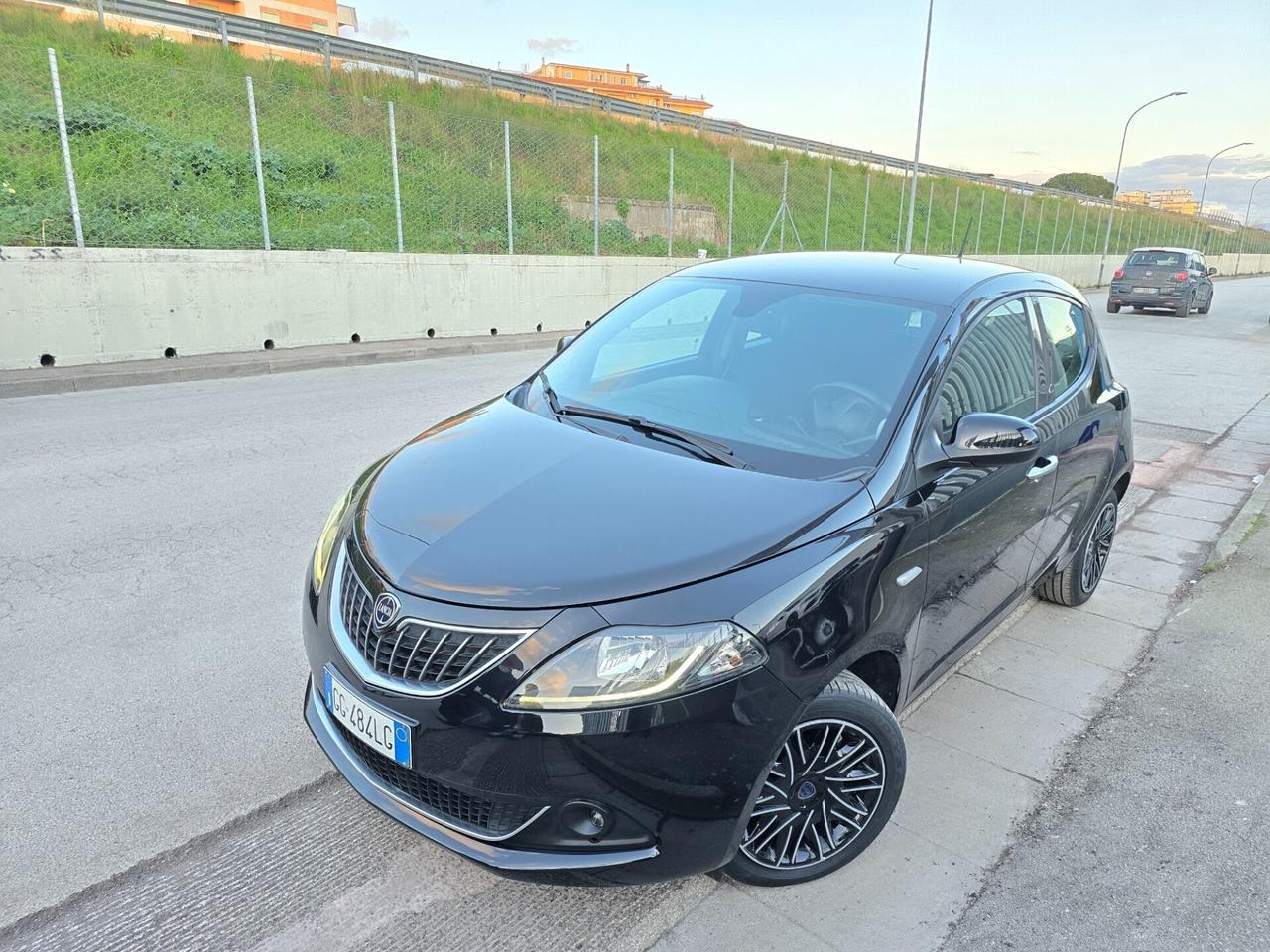 Lancia Ypsilon 1.0 FireFly Hybrid Ecochic UnYca