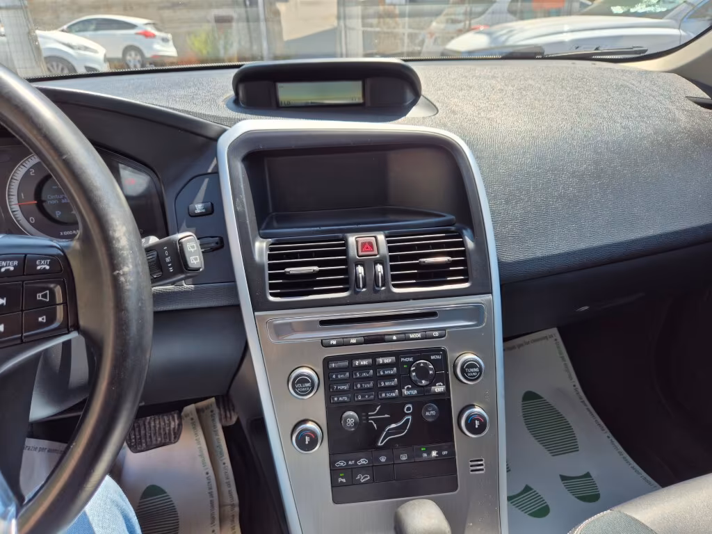 Volvo XC60 D5 AWD 205cv Geartronic Momentum