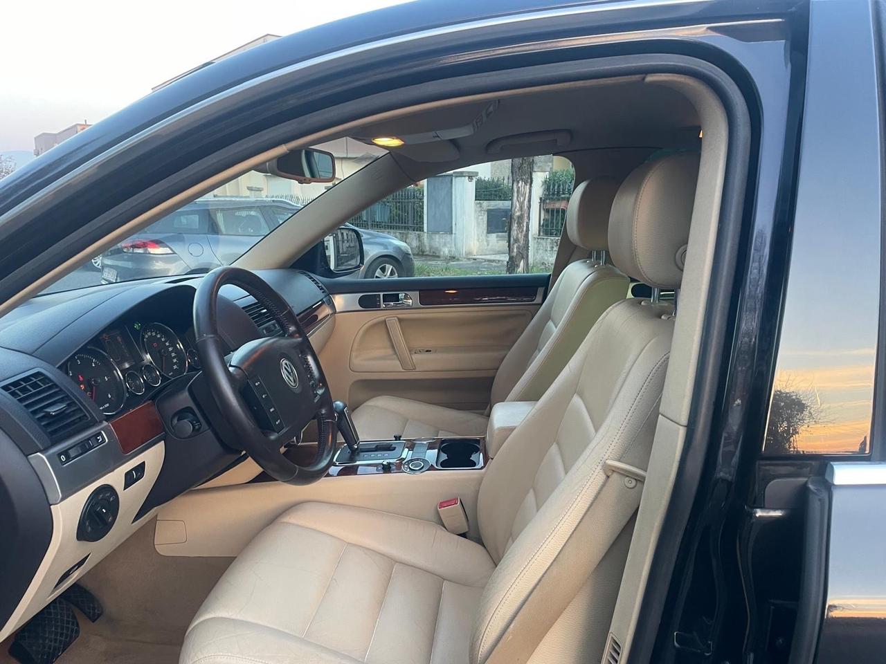 Volkswagen Touareg 3.0/240CV V6 TDI DPF tip. Exclusive