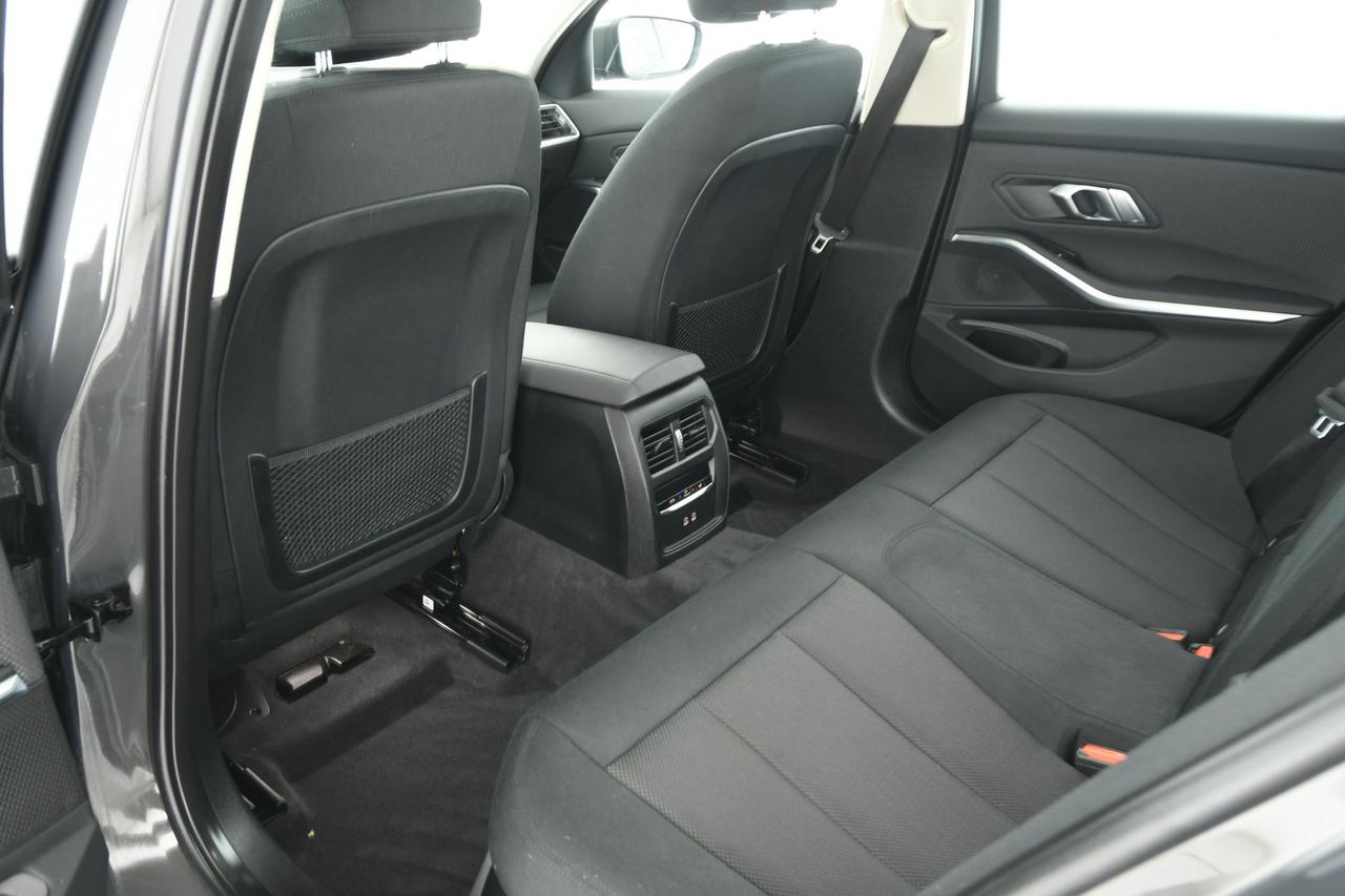 BMW 320d Touring mhev 48V Business Advantage auto