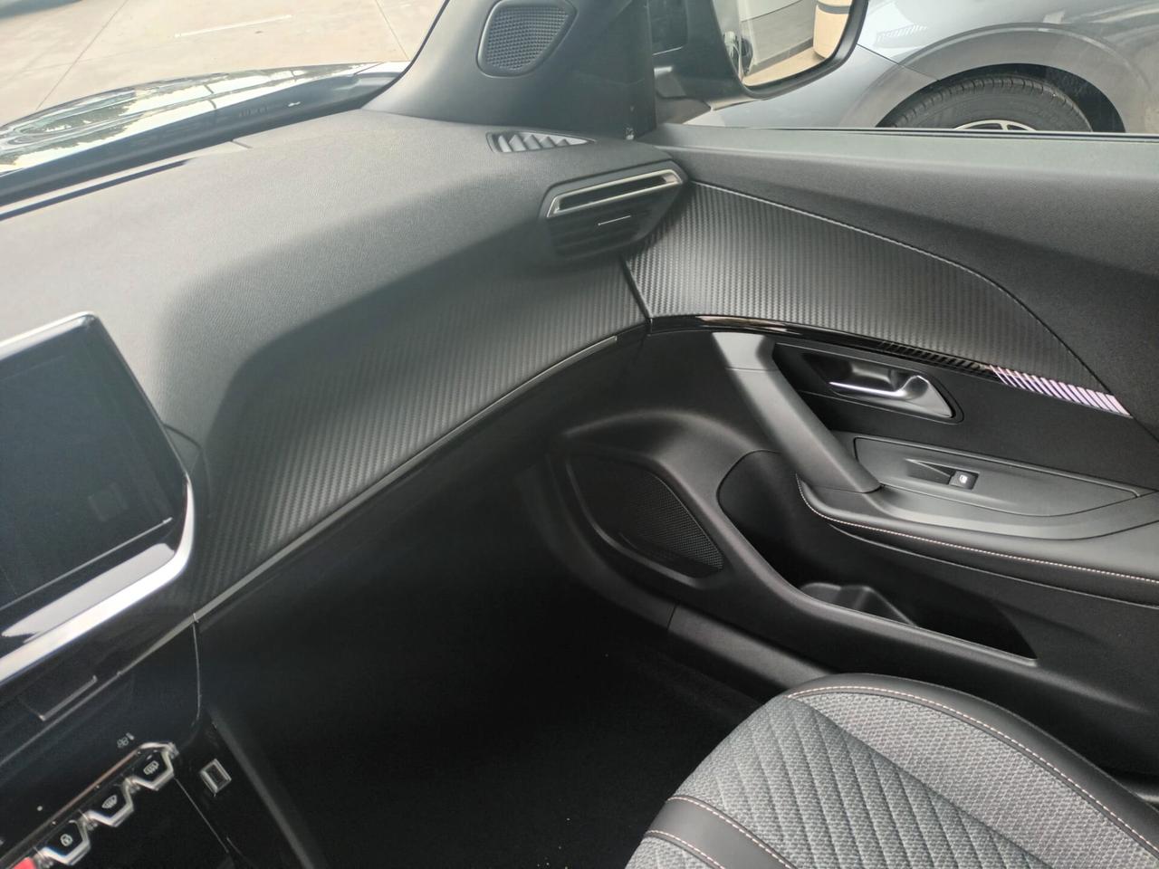 Peugeot 2008 Hybrid 1.2 Allure 145 CV e-DCS6