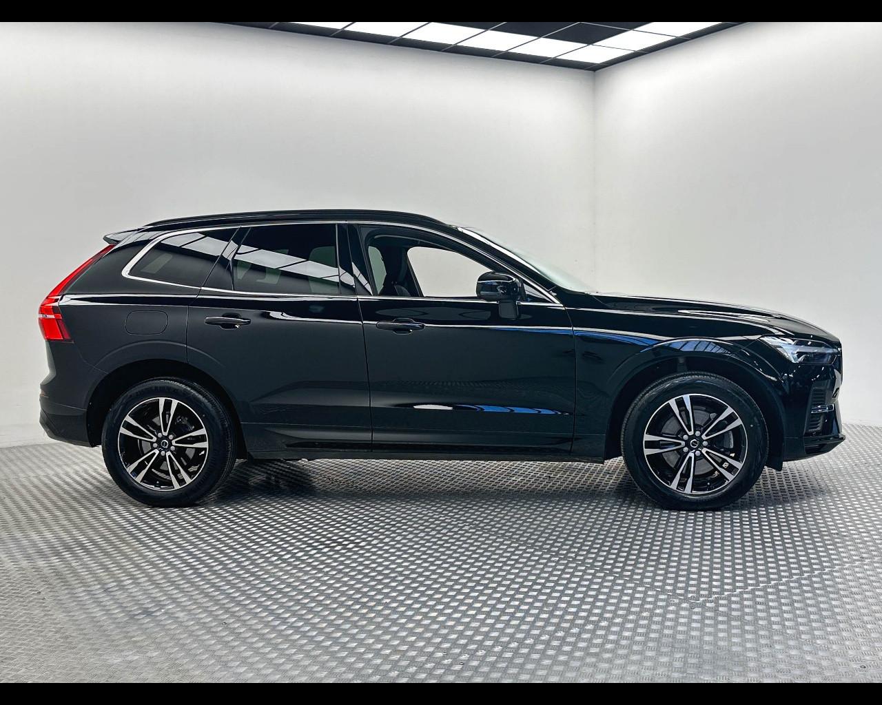 VOLVO XC60 B4 (d) AWD automatico Essential