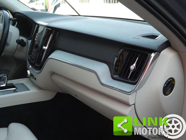 VOLVO XC60 B4 (d) AWD automatico Plus Dark ben tenuta