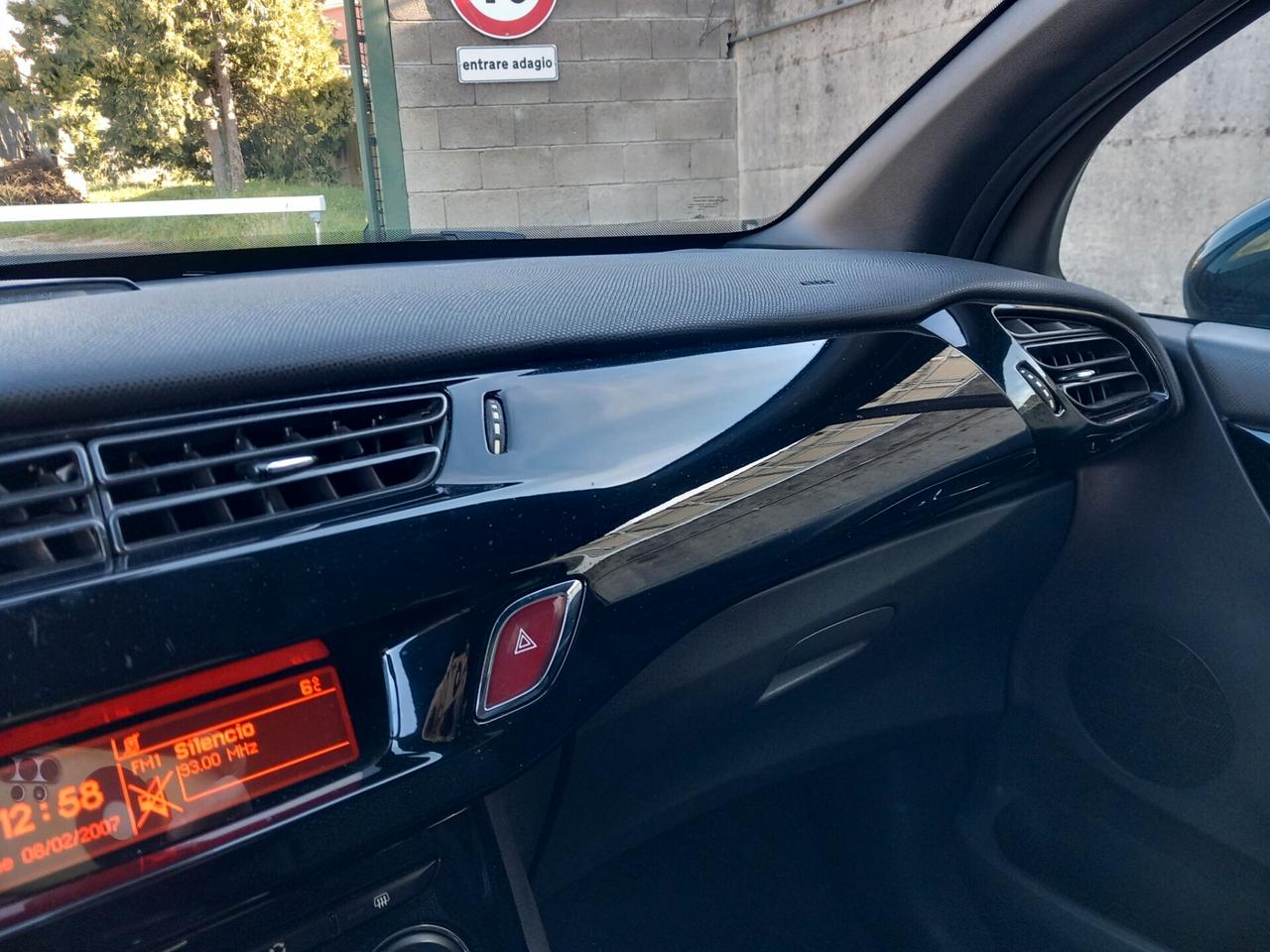 DS3 3 1.6 THP 155 Just Black