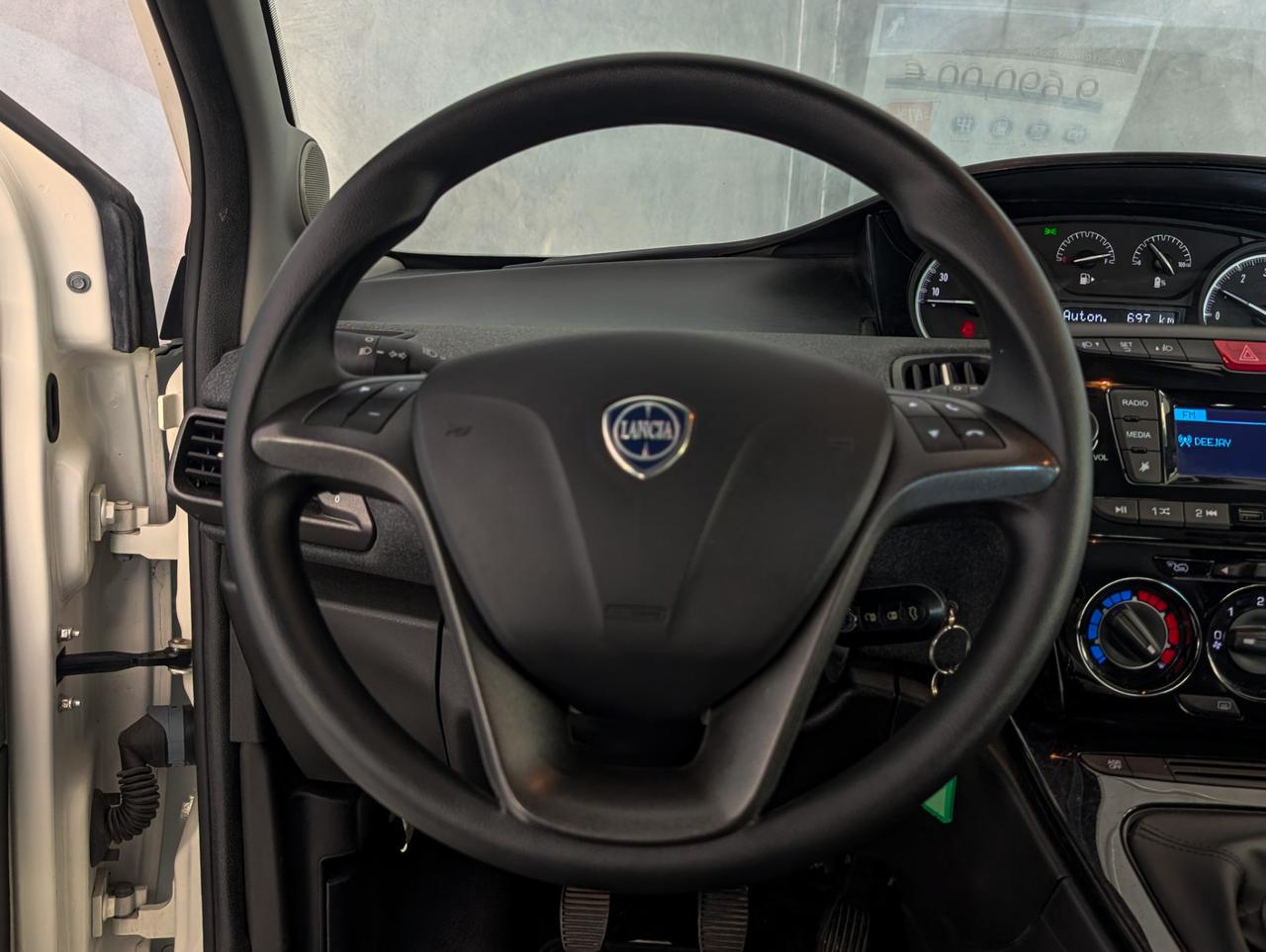 Lancia Ypsilon 1.0 Hybrid 70cv Silver