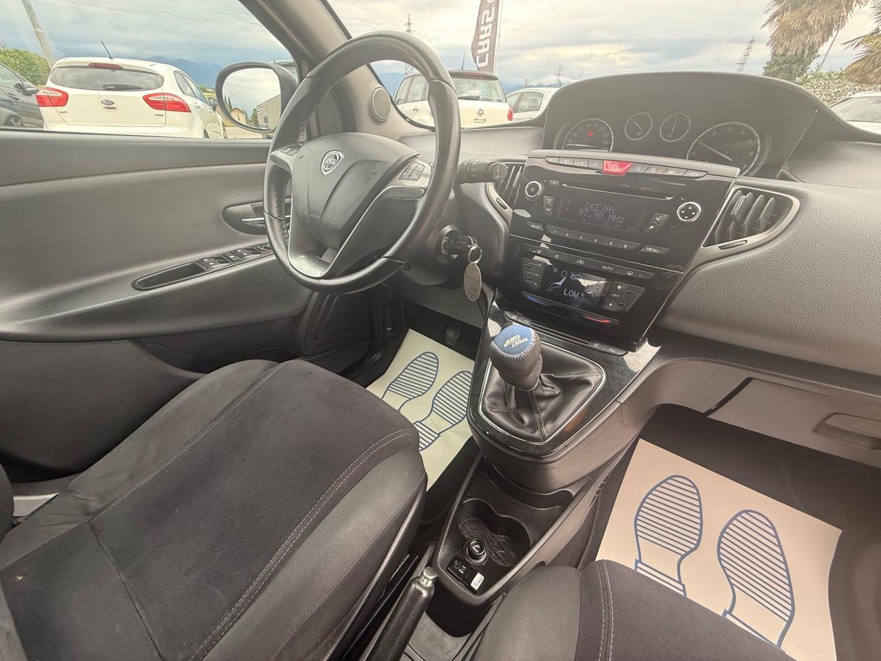 Lancia Ypsilon 0.9 TwinAir 85 CV 5 porte S&S Platinum